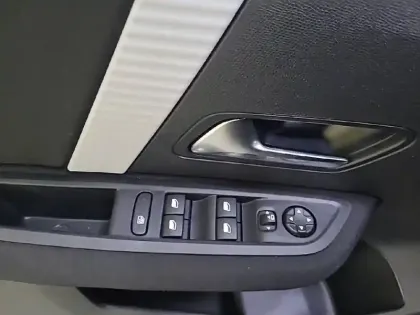 Photo 28 Citroën C4  Hybride 136 e-DCS6