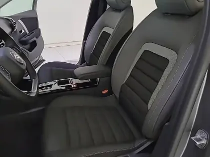 Photo 10 Citroën C4  Hybride 136 e-DCS6