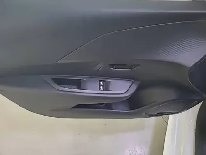 Photo 18 Peugeot 208 Gén. II Ph1 NG Like 5