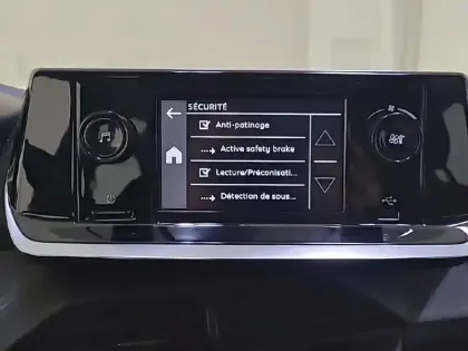 Photo 49 Peugeot 208  PureTech 75 S&S BVM5