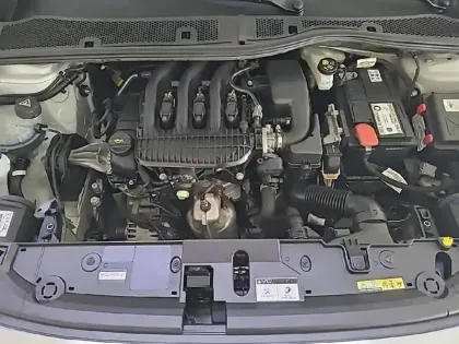 Photo 39 Peugeot 208  PureTech 75 S&S BVM5