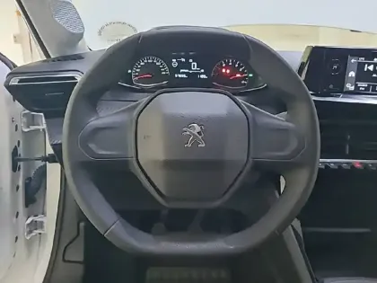 Photo 33 Peugeot 208  PureTech 75 S&S BVM5