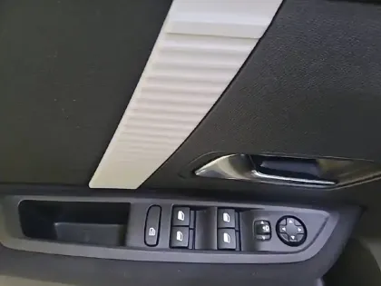 Photo 28 Citroën C4  Hybride 136 e-DCS6