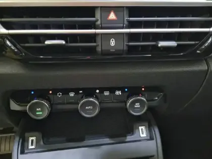 Photo 24 Citroën C4  Hybride 136 e-DCS6