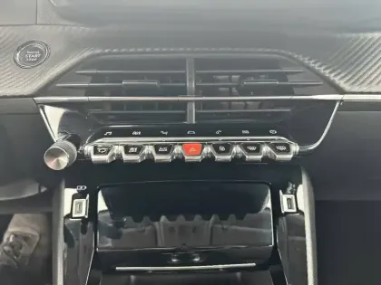 Photo 73 Peugeot 2008  PureTech 130 S&S EAT8