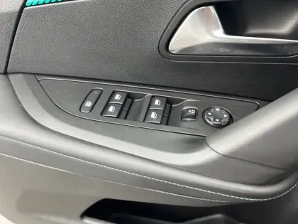 Photo 70 Peugeot 2008  PureTech 130 S&S EAT8