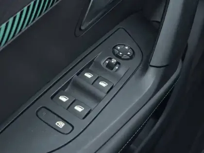 Photo 27 Peugeot 2008  PureTech 130 S&S EAT8