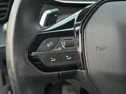 Photo 17 Peugeot 2008  PureTech 130 S&S EAT8