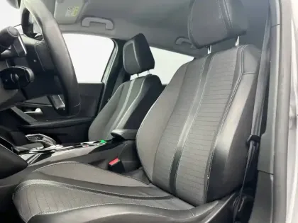 Photo 66 Peugeot 2008  PureTech 130 S&S EAT8