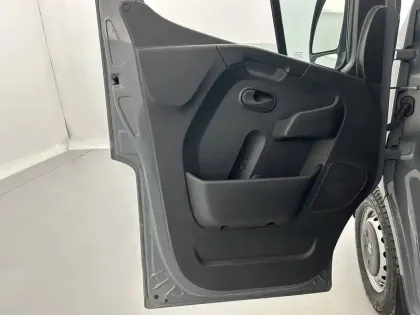 Photo 28 Renault Master  FGN TRAC F3500 L2H2 DCI 135