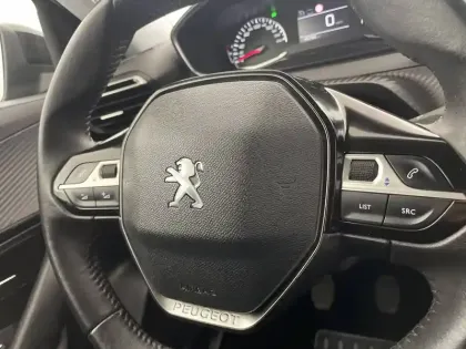 Photo 28 Peugeot 2008  PureTech 100 S&S BVM6