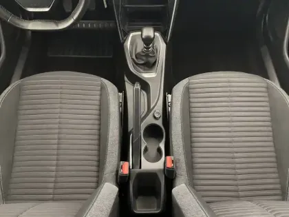 Photo 29 Peugeot 2008  PureTech 100 S&S BVM6