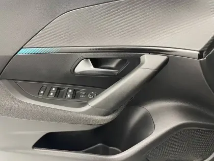 Photo 27 Peugeot 2008  PureTech 100 S&S BVM6