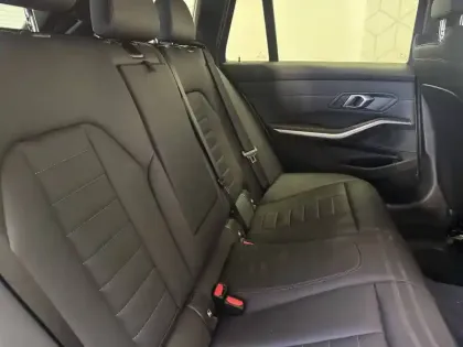 Photo 45 BMW Serie 3 Touring 320d xDrive 190 ch BVA8