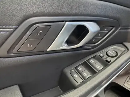 Photo 22 BMW Serie 3 Touring 320d xDrive 190 ch BVA8