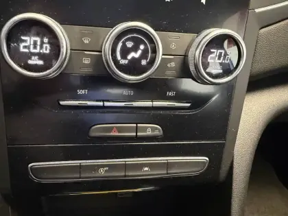 Photo 31 Renault Megane Mégane IV Berline Blue dCi 115 - 21N