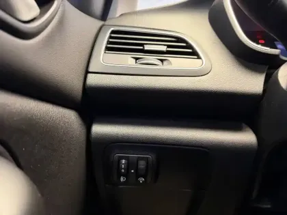 Photo 35 Renault Megane Mégane IV Berline Blue dCi 115 - 21N