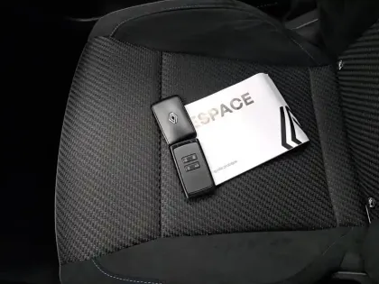 Photo 98 Renault Espace  E-Tech full hybrid 200 GSR2