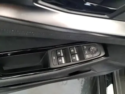 Photo 82 Renault Espace  E-Tech full hybrid 200 GSR2