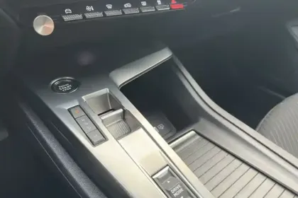 Photo 41 Peugeot 308  PureTech 130ch S&S EAT8