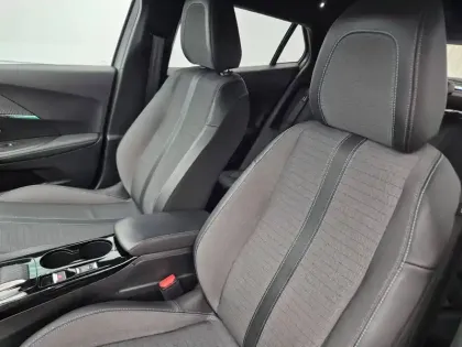 Photo 8 Peugeot 2008  BlueHDi 130 S&S EAT8