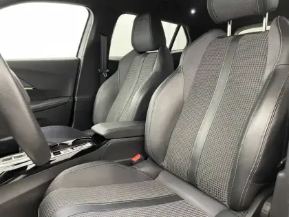 Photo 13 Peugeot 2008  BlueHDi 130 S&S EAT8