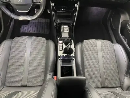 Photo 24 Peugeot 2008  BlueHDi 130 S&S EAT8