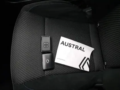 Photo 43 Renault Austral  E-Tech full hybrid 200 GSR2