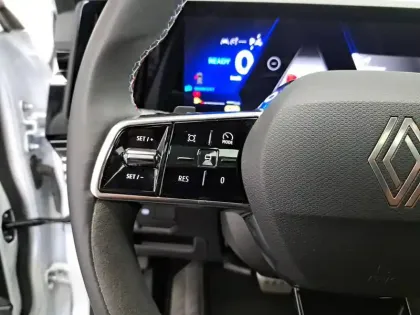 Photo 33 Renault Austral  E-Tech full hybrid 200 GSR2