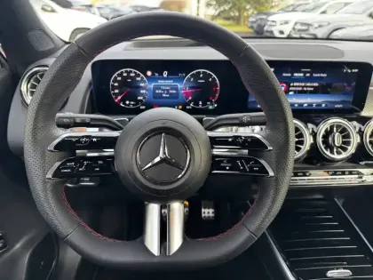 Photo 33 Mercedes GLB  200 d 8G-DCT