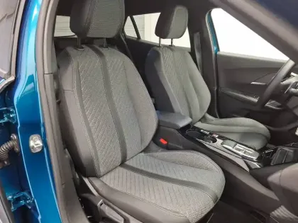 Photo 31 Peugeot 2008  Hybrid 136 e-DCS6