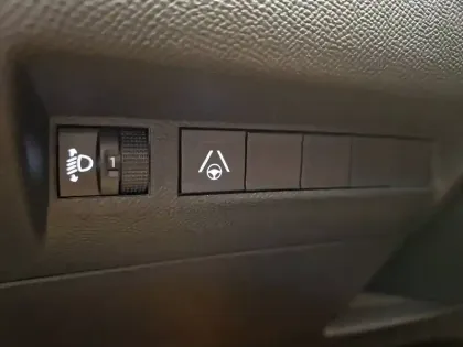 Photo 20 Peugeot 2008  Hybrid 136 e-DCS6