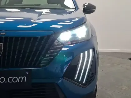 Photo 33 Peugeot 2008  Hybrid 136 e-DCS6