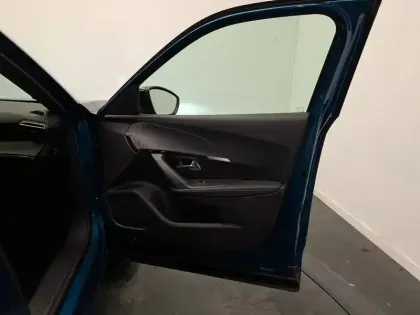 Photo 29 Peugeot 2008  Hybrid 136 e-DCS6