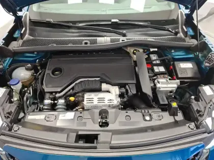 Photo 32 Peugeot 2008  Hybrid 136 e-DCS6