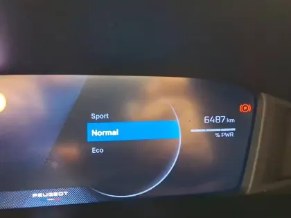 Photo 19 Peugeot 2008  Hybrid 136 e-DCS6