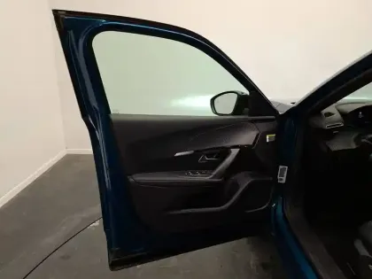 Photo 28 Peugeot 2008  Hybrid 136 e-DCS6