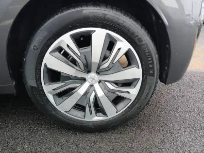 Photo 58 Peugeot 208  PureTech 75 S&S BVM5