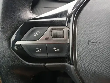 Photo 55 Peugeot 208  PureTech 75 S&S BVM5