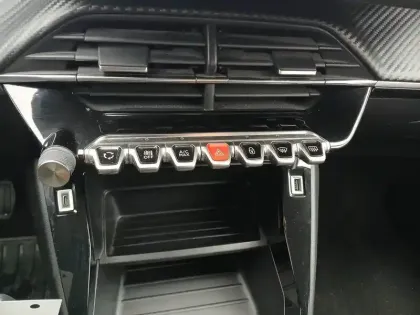 Photo 56 Peugeot 208  PureTech 75 S&S BVM5