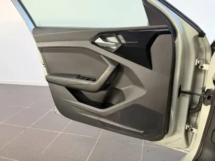 Photo 7 Audi A1  Sportback 30 TFSI 110 ch S tronic 7