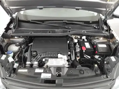 Photo 23 Peugeot 2008  PureTech 130 S&S BVM6