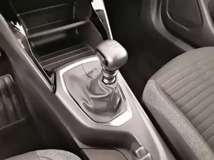 Photo 13 Peugeot 2008  PureTech 130 S&S BVM6