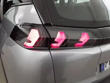 Photo 16 Peugeot 2008  PureTech 130 S&S BVM6