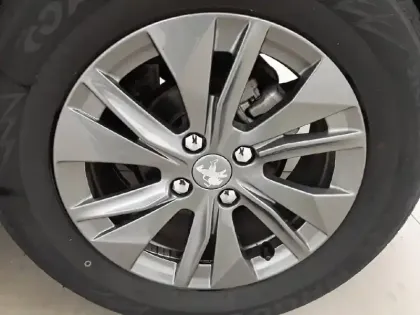 Photo 12 Peugeot 2008  PureTech 130 S&S BVM6