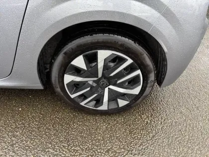 Photo 32 Peugeot 208  Hybrid 100 e-DCS6