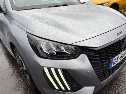 Photo 55 Peugeot 208  Hybrid 100 e-DCS6