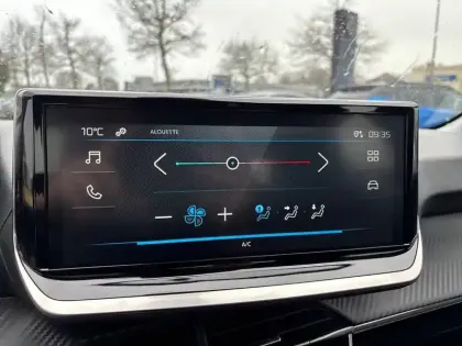 Photo 14 Peugeot 208  Hybrid 100 e-DCS6