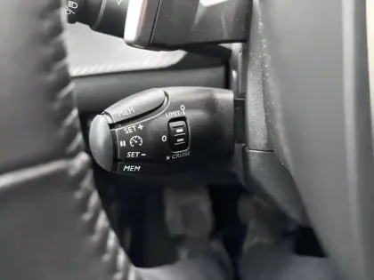 Photo 39 Peugeot 208  Hybrid 100 e-DCS6