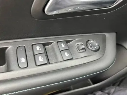 Photo 64 Peugeot 208  Electrique 50 kWh 136ch